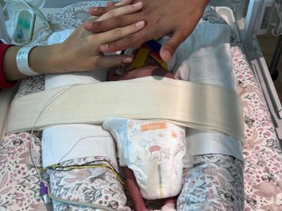 Help a Latin American family to keep strong for their premature girl.