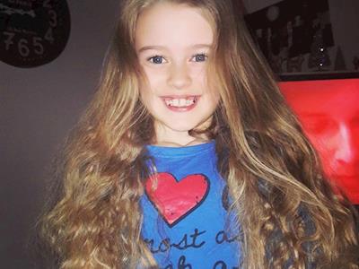 Zoe cuts her hair for Cancer