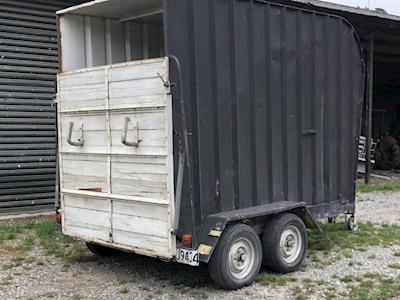 Please, help us to repair the horse float!