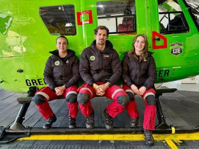 what's a paramedic ? They admister the drugs that could save your life. A degree in Paramedicine is very expensive