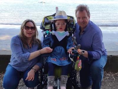 Support Ana-Carolina in the community