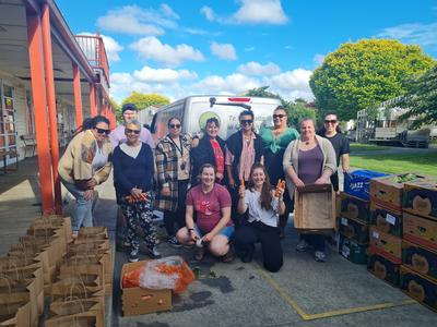 Help whānau have a special Kirihimete