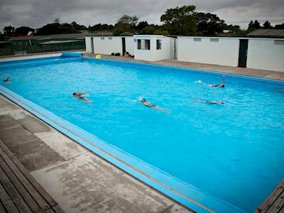 Extraordinary School, Cold Leaky Pool!