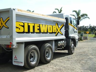 Help us throw a worker out the plane!!