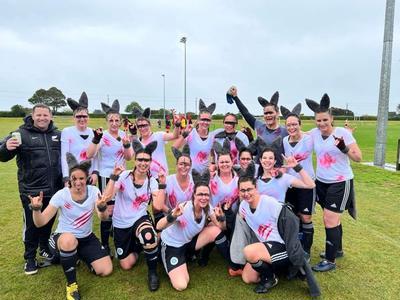 Carly & Robbie - Wolves on the Run