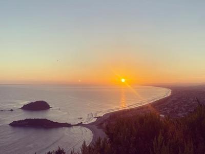 Kate and Danika take on Mount Everest