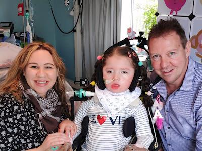 Support Ana-Carolina in the community