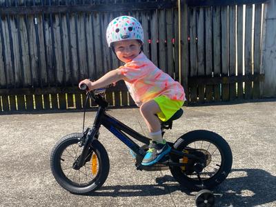 Sponsor Felix as he rides