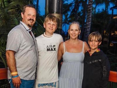 Joinesys climb Everest